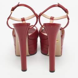 Pre Owned صندل غووتشي سيور كاحل منصة مكلل بجلد أحمر مرصع مقاس 38.5