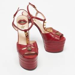 Pre Owned صندل غووتشي سيور كاحل منصة مكلل بجلد أحمر مرصع مقاس 38.5