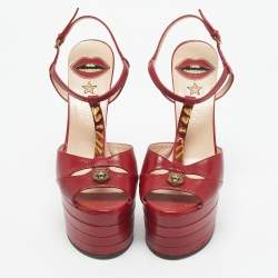 Pre Owned صندل غووتشي سيور كاحل منصة مكلل بجلد أحمر مرصع مقاس 38.5