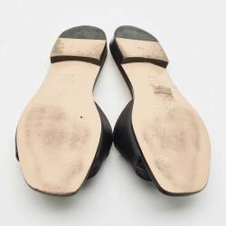 مملوكة مسبقًا صندل سلايدز غوتشي جلد أسود بتصميم حرف G مقاس 38.5