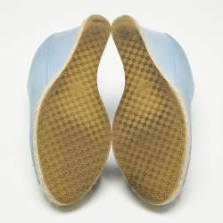 Pre Owned Gucci Sky Blue Leather Horsebit Wedge Pumps Size 38