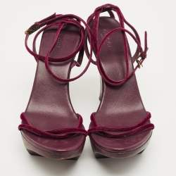 مملوكة مسبقًا Gucci Burgundy Velvet Ankle Strap Wedge Sandals Size 38
