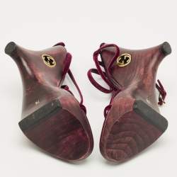 مملوكة مسبقًا Gucci Burgundy Velvet Ankle Strap Wedge Sandals Size 38