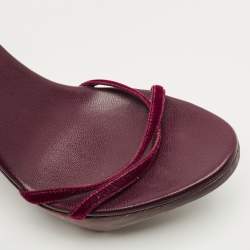 مملوكة مسبقًا Gucci Burgundy Velvet Ankle Strap Wedge Sandals Size 38