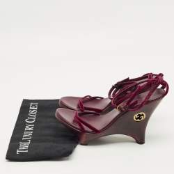 مملوكة مسبقًا Gucci Burgundy Velvet Ankle Strap Wedge Sandals Size 38