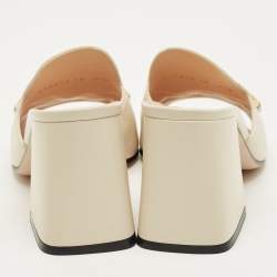 مملوكة مسبقًا Gucci Off White Leather Horsebit Block Heel Slide Sandals Size 38