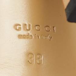 مملوكة مسبقًا صندل غوتشي مقدمة مفتوحة سيور كاحل سويدي مع جلد نقش ثعبان أخضر مقاس 38