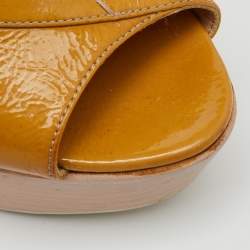 Pre Owned Gucci Yellow Patent Leather Hysteria Wooden Platform Sandals Size 39