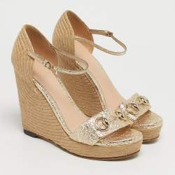 Pre Owned Gucci Gold Foil Leather and Raffia Carolina Horsebit Espadrille Wedge Sandals Size 38.5