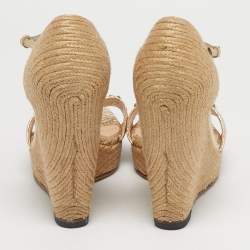 Pre Owned Gucci Gold Foil Leather and Raffia Carolina Horsebit Espadrille Wedge Sandals Size 38.5