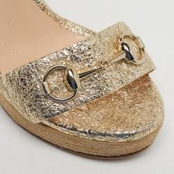 Pre Owned Gucci Gold Foil Leather and Raffia Carolina Horsebit Espadrille Wedge Sandals Size 38.5