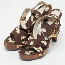 مملوكة مسبقًا صندل غوتشي برباط حول الكاحل نقشة زهور بني كانفس منصة خشبية مقاس 37