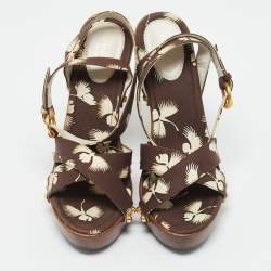 مملوكة مسبقًا صندل غوتشي برباط حول الكاحل نقشة زهور بني كانفس منصة خشبية مقاس 37