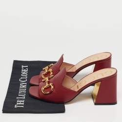 مملوكة مسبقًا صندل غوتشي سلايد جلد أحمر بكعب هورسبيت مقاس 38