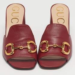 مملوكة مسبقًا صندل غوتشي سلايد جلد أحمر بكعب هورسبيت مقاس 38