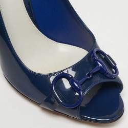 مملوكة مسبقًا Gucci Horsebit Size 38 Navy Blue Patent Leather Peep Toe Pumps
