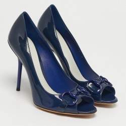 مملوكة مسبقًا Gucci Horsebit Size 38 Navy Blue Patent Leather Peep Toe Pumps