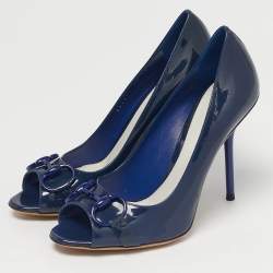 مملوكة مسبقًا Gucci Horsebit Size 38 Navy Blue Patent Leather Peep Toe Pumps