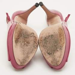 مملوكة مسبقًا حذاء كعب عالي غوتشي أزرق لامع مفتوح من الأمام بحزام خلفي مقاس 40.5