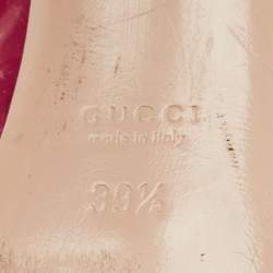 مملوكة مسبقًا حذاء كعب عالي غوتشي أزرق لامع مفتوح من الأمام بحزام خلفي مقاس 40.5