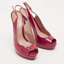 مملوكة مسبقًا حذاء كعب عالي غوتشي أزرق لامع مفتوح من الأمام بحزام خلفي مقاس 40.5