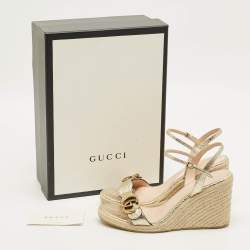 مملوكة مسبقًا Gucci GG Marmont Size 38.5 Gold Foil Leather Espadrille Wedge Sandals