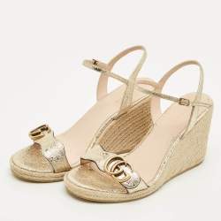 مملوكة مسبقًا Gucci GG Marmont Size 38.5 Gold Foil Leather Espadrille Wedge Sandals