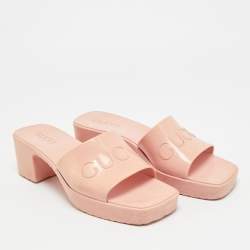 Pre Owned ساندل غوتشي كعب مربع مطاط وردي بشعار بارز مقاس 39