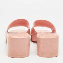 Pre Owned ساندل غوتشي كعب مربع مطاط وردي بشعار بارز مقاس 39