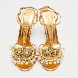 مملوكة مسبقًا صنادل غووتشي فيبي جلدية بلون ذهبي مع شريط حول الكاحل مقاس 38