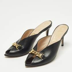 مملوكة مسبقًا Gucci Slyvie Size 36.5 Black Leather Chain Mules