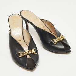 مملوكة مسبقًا Gucci Slyvie Size 36.5 Black Leather Chain Mules