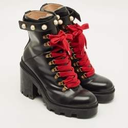 مملوكة مسبقًا حذاء بوت كاحل غوتشي تريب جلد أسود مزخرف لؤلؤ صناعي مقاس 39