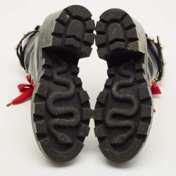 مملوكة مسبقًا حذاء بوت كاحل غوتشي تريب جلد أسود مزخرف لؤلؤ صناعي مقاس 39