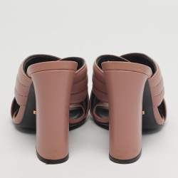 مملوكة مسبقًا صندل غوتشي جلد مبطن ذهبي كعب عريض متقاطع مقاس 39.5