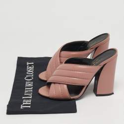 مملوكة مسبقًا صندل غوتشي جلد مبطن ذهبي كعب عريض متقاطع مقاس 39.5