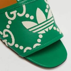 مملوكة مسبقًا GUCCI X Adidas Size 38 Green/White Leather Logo Slide Sandals