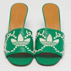 مملوكة مسبقًا GUCCI X Adidas Size 38 Green/White Leather Logo Slide Sandals