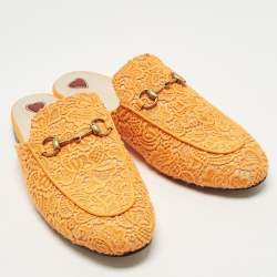 Pre Owned حذاء غوتشي فيلفيت GG أحمر برينس تاون فلات ميوز مقاس 35