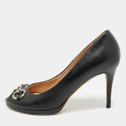 مملوكة مسبقًا Gucci Guccissima Size 40.5 Black Leather Horsebit Peep Toe Pumps