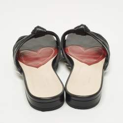 مملوكة مسبقًا صندل سلايد غوتشي جلد أسود بتفاصيل عقدة مقاس 38