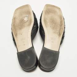 مملوكة مسبقًا صندل سلايد غوتشي جلد أسود بتفاصيل عقدة مقاس 38