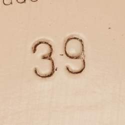 Pre Owned صندل سلايد غوتشي جلد كريمي مزين هورسبيت كعب مربع سميك مقاس 38