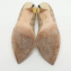 Pre Owned حذاء كعب عالي غوتشي قماش وجلد بيج/ذهبي مزين حلقة حرف دي مقاس 35