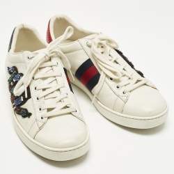 Pre Owned حذاء رياضي غوتشي جلد أبيض مطرز بشخصيات ديزني ثلاثة خنازير صغيرة بعنق منخفض مقاس 41