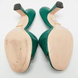 مملوكة مسبقًا صندل سلايد غوتشي دوبل جي جلد ماتيلاسيه أخضر مقاس 39