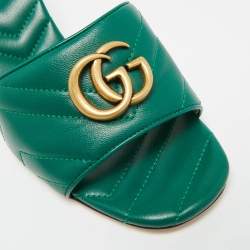 مملوكة مسبقًا صندل سلايد غوتشي دوبل جي جلد ماتيلاسيه أخضر مقاس 39