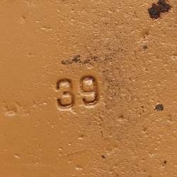 مملوكة مسبقًا موكاسين غوتشي برينستاون جلد وردي فاتح وفراء مزخرف بحلية معدنية مسطحة مقاس 37.5