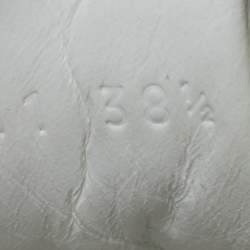 Pre Owned حذاء رياضي غوتشي منخفض من الجلد الأبيض/البيج بنقشة GG كبيرة مقاس 37