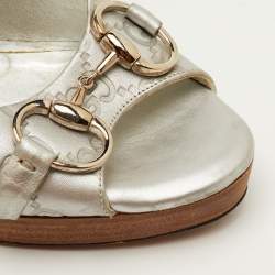 مملوكة مسبقًا Gucci Horsebit Size 40 Metallic Silver Guccissima Leather Peep Toe Pumps